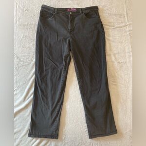 Gloria Vanderbilt women’s black jeans 16 short